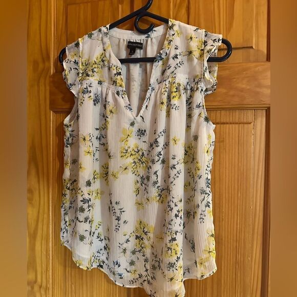 Banana Republic Tops - Banana Republic White Flutter Sleeve Blouse